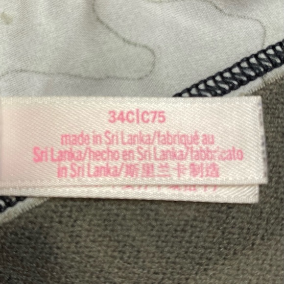 Camo bra by Pink by VS, front clasp. 34C underwire. Wear every push-up - Picture 10 of 13